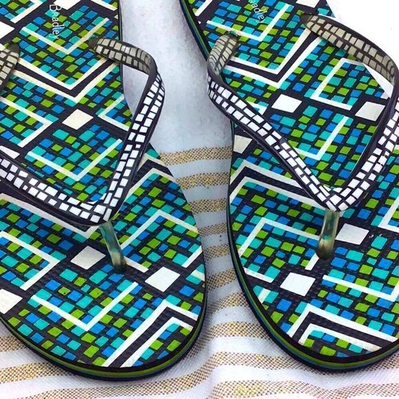 Vera Bradley Rain Forest Flip Flops - Picture 4 of 10